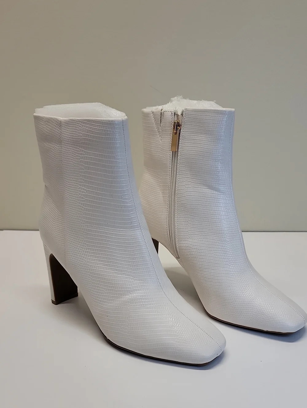 Journee Collection NEW IN BOX White Square Toe Lizard Print Booties Size 9.5 Wms